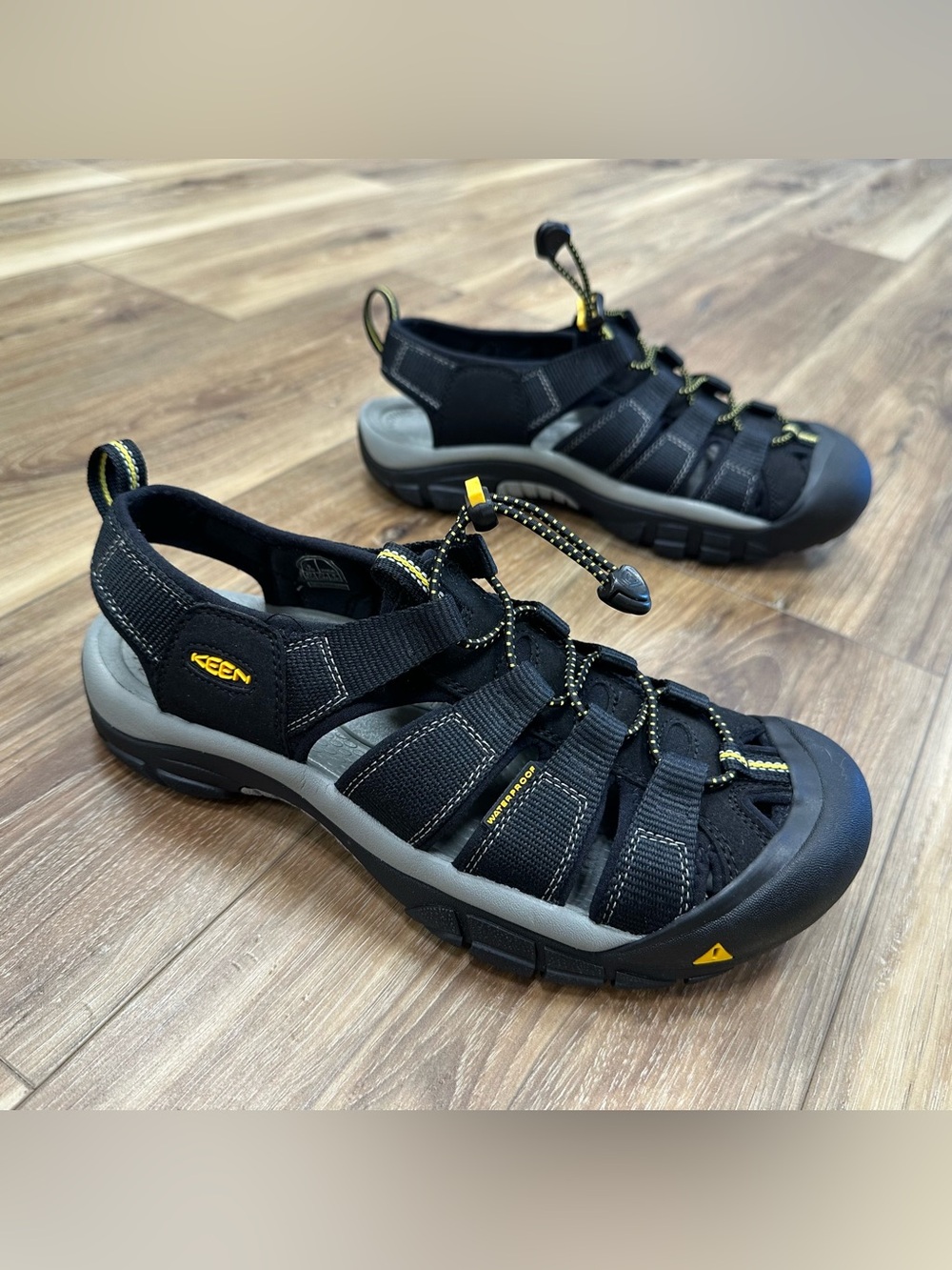 Keen Newport H2 Outdoor Hiking Cap Toe Sandals, 1030993, Black, Men’s 9